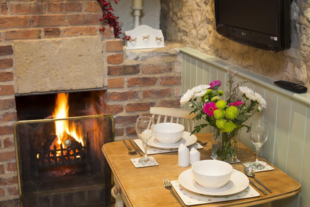 Bramwood Cottages Pickering Room photo