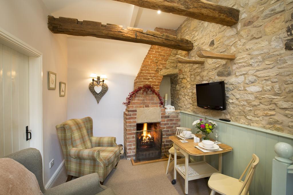 Bramwood Cottages Pickering Room photo